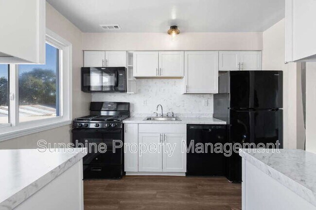 Building Photo - 735 W Ocean View Ave