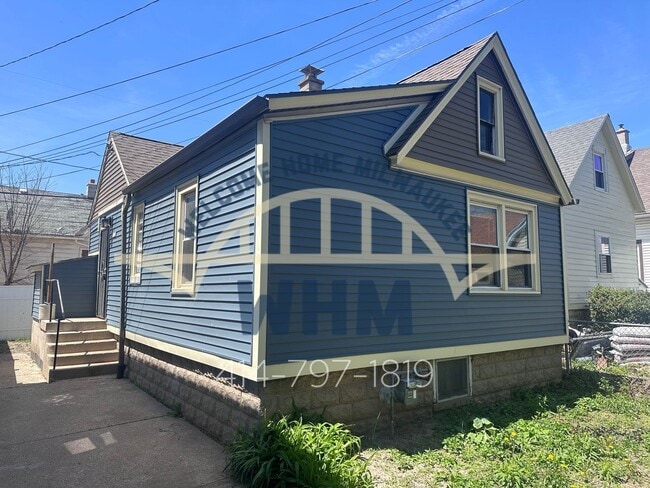 Building Photo - 3045 N Booth St