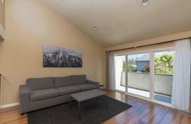 Building Photo - Pristine and Spacious 2-Bedroom in Escondido!