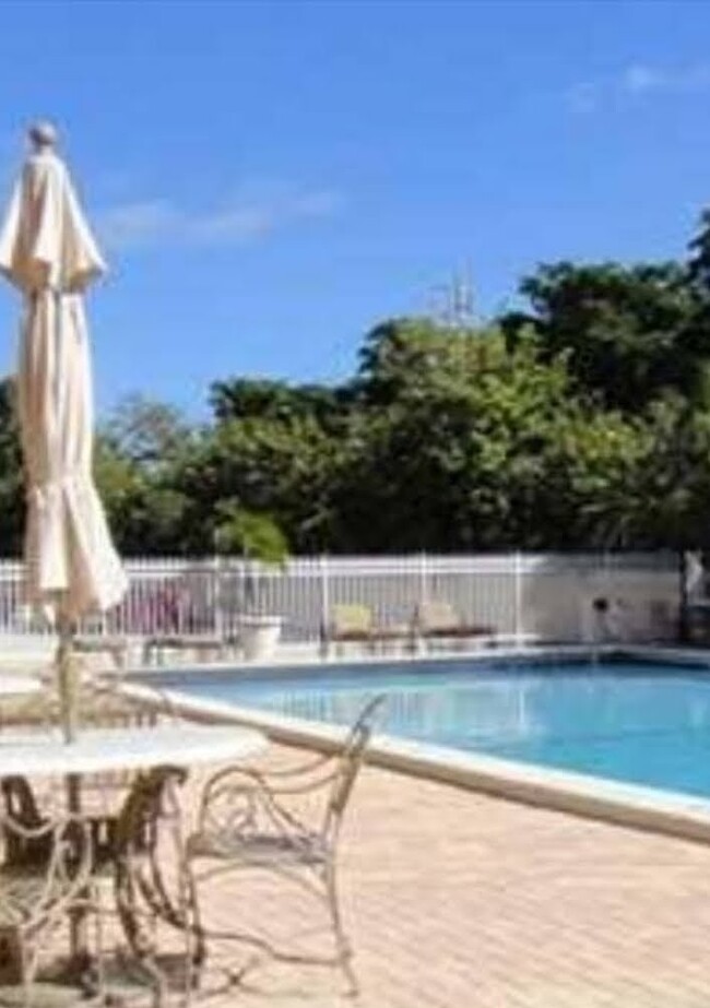 Sun deck. Swimming Pool - 1800 Sans Souci Blvd