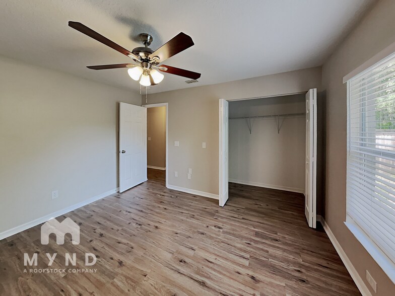 Building Photo - 3608 E 38th Ave
