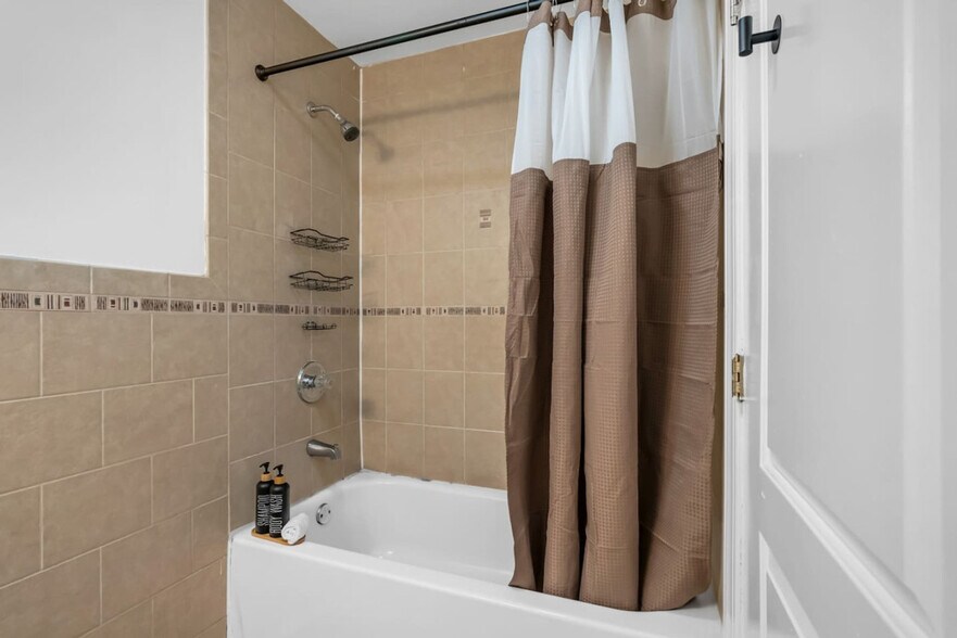 Building Photo - 24 Highland St