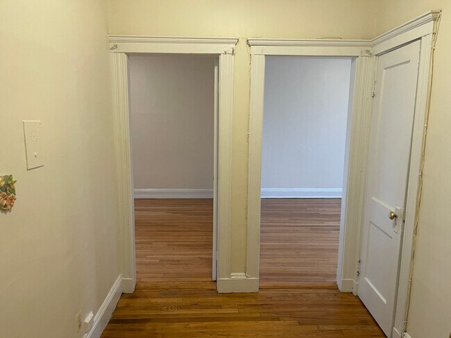 Building Photo - Renovated 1  bed , Sunny and Spacious, Utilities and laundry Inc Close to train 1 free Month