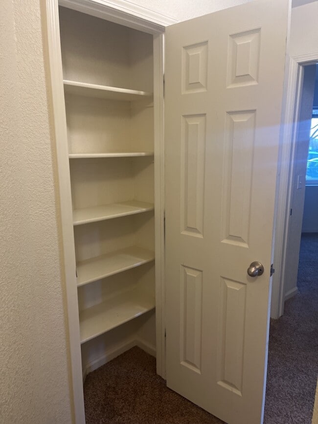 Building Photo - 208 Country West Rd