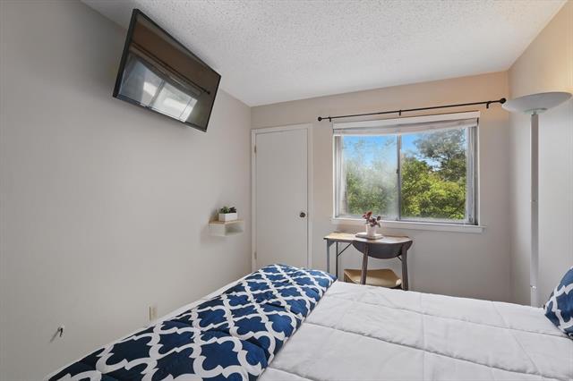 Building Photo - 2700 Stonehaven Ct