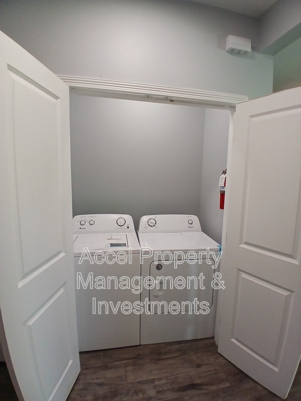 Building Photo - 1805 Cari Nicole Ave