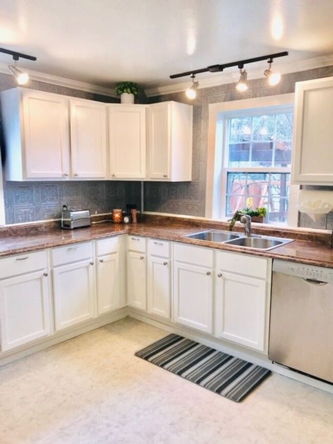 Building Photo - Beautiful 3 Bedroom Home in the Garden District of CDA