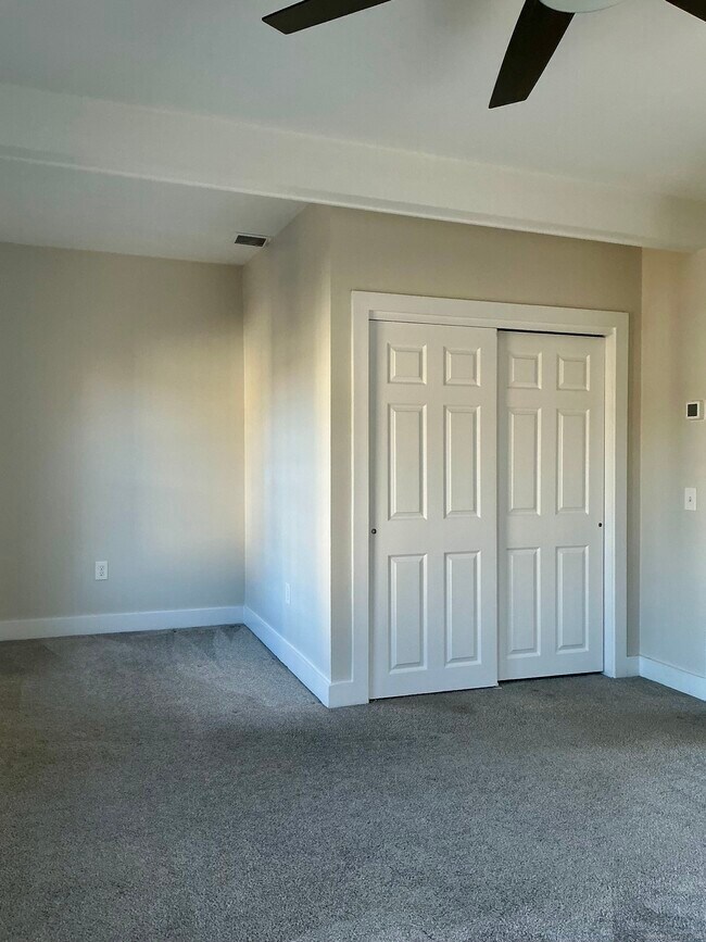 Building Photo - 17 Willow St