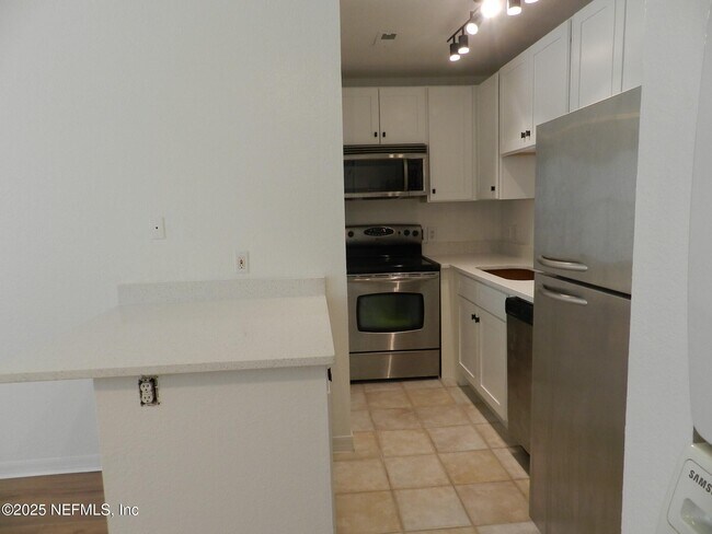 Building Photo - 13703 Richmond Park Dr N