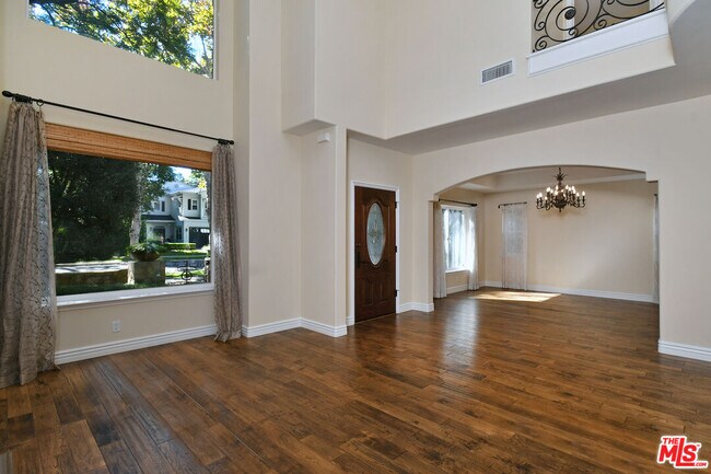 Building Photo - 12207 Cantura St