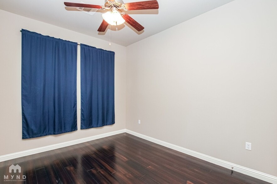 Building Photo - 13800 Lyndhurst St