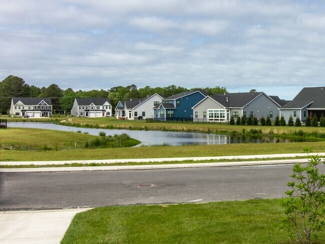Building Photo - WINTER RENTAL - 3 BED 2.5 BATH SINGLE FAMI...