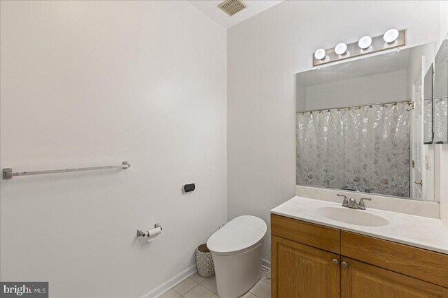 Building Photo - 121 Kyle Way