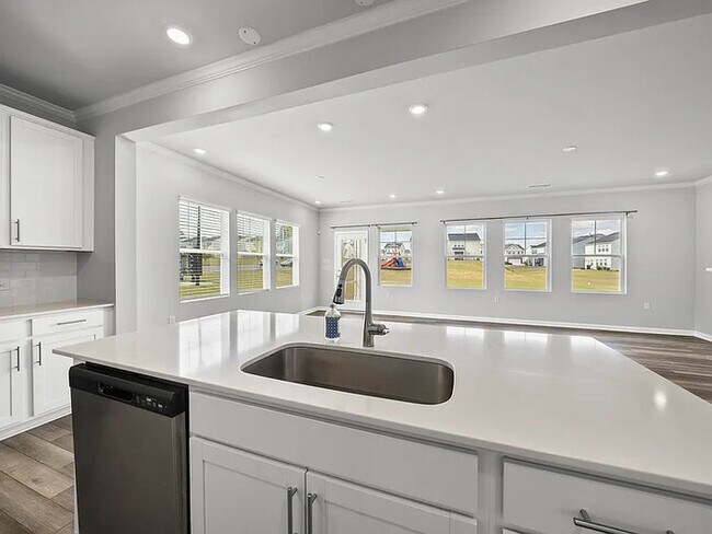Building Photo - Lease OR Lease to Own