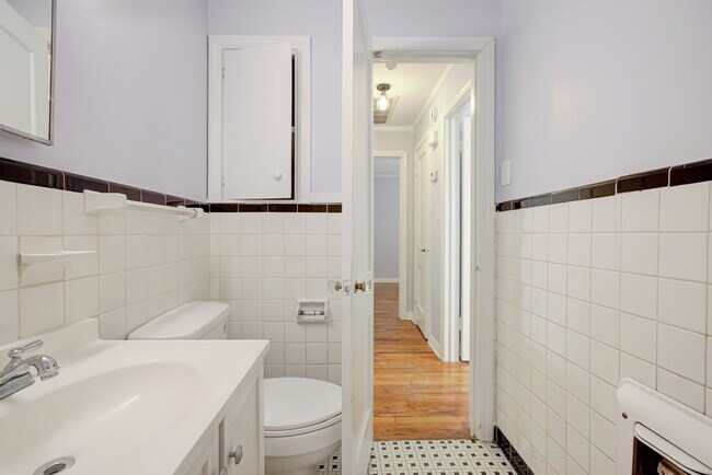 Building Photo - 912 Garver St