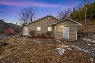 Building Photo - 1602 Greenwood Lake Turnpike