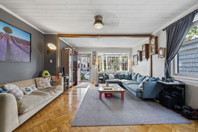 Building Photo - Fully Furnished Family Home in Glendale, NY