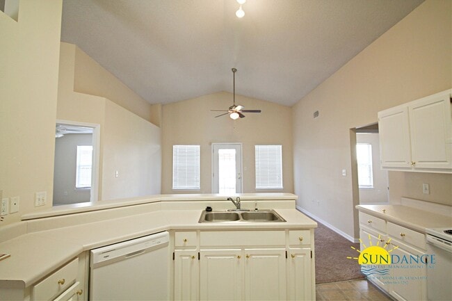 Building Photo - Great 3 Bedroom Home in Mary Esther!