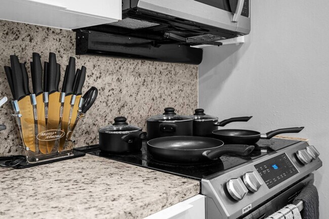 Building Photo - 13930 Heritage Club Dr