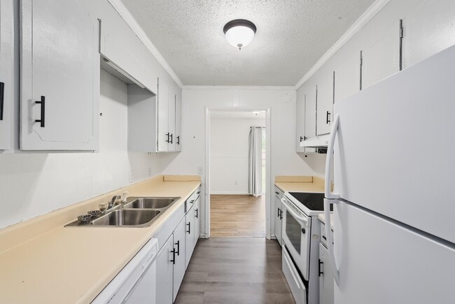 Building Photo - 302 Antler Dr