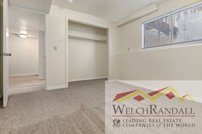 Building Photo - Charming 2 Bed 1.5 Bath Townhouse in West ...