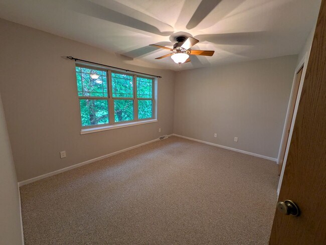 Building Photo - 3 bed / 3 bath House in Deforest!