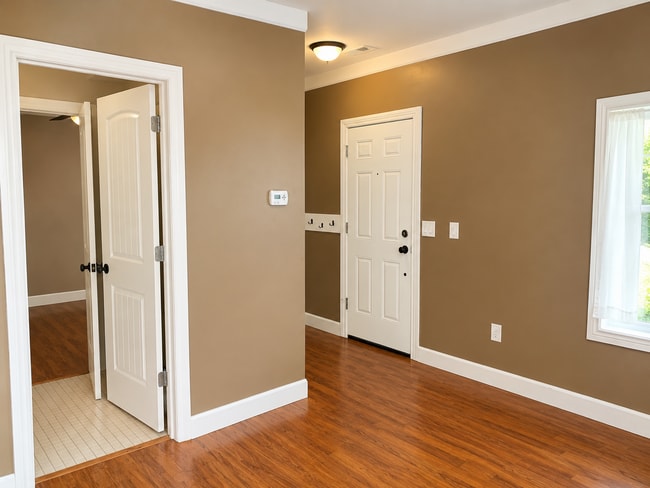 Building Photo - 557 N 400 E