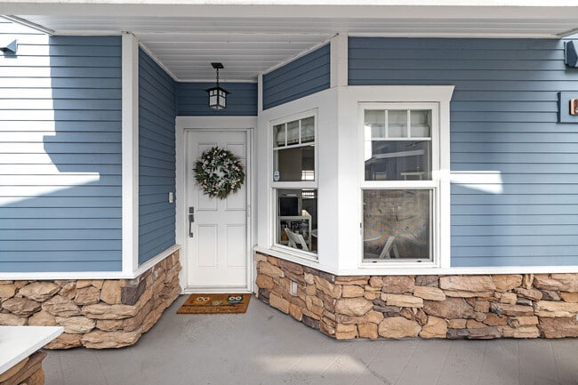 Building Photo - 231 Aviation Pl