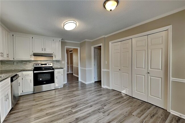 Building Photo - 4759 Shallow Ridge Rd NE