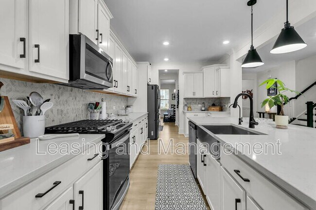 Building Photo - 245 Summer Tanager Dr