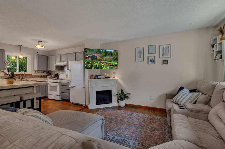 Building Photo - 5341 Mallard Ln