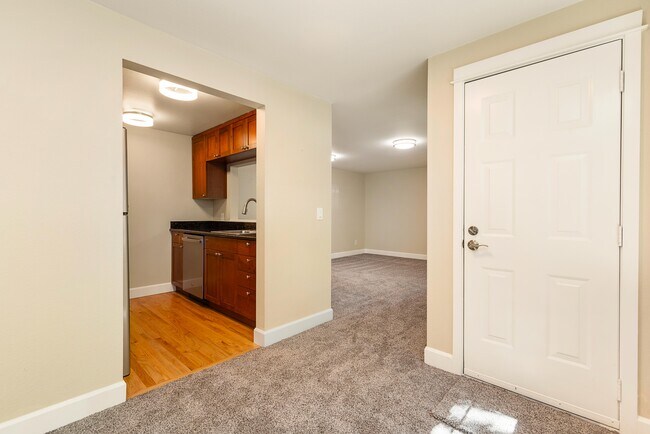 Building Photo - 755 5th Ave NW