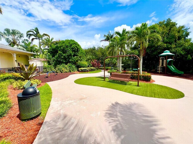 Building Photo - 2126 NE 38th Rd