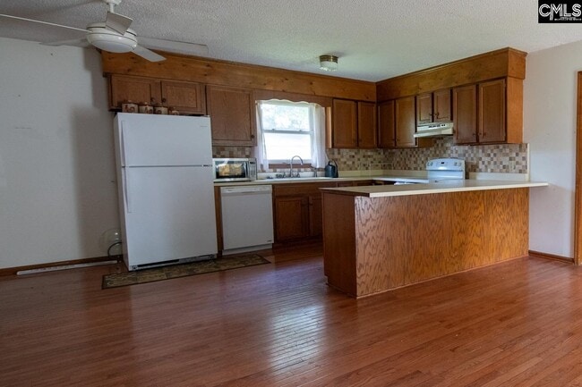 Building Photo - 140 Meadow Wood Dr