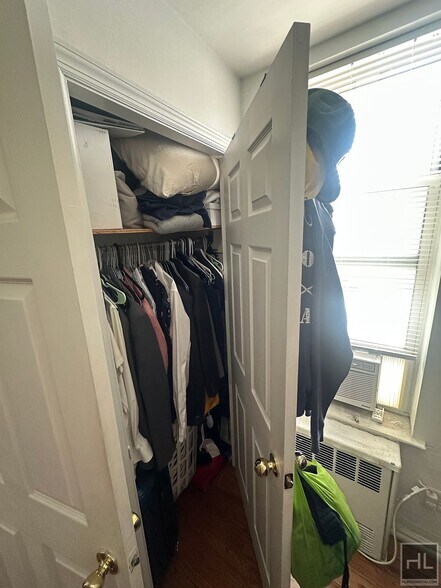 Building Photo - 35 STREET