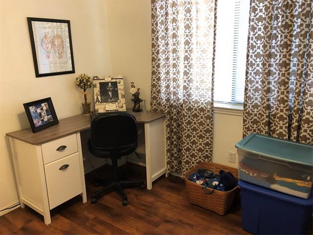 Building Photo - 808 Rock Creek Dr