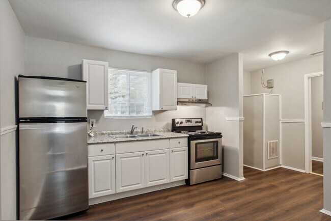 Building Photo - Large 3BR/1BA Eastside Savannah Home For Rent