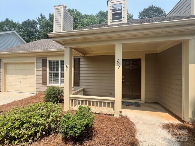 Building Photo - 209 Indian Paint Brush Dr