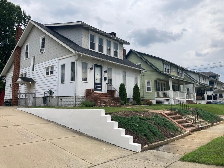 Building Photo - 218 Evergreen Ave