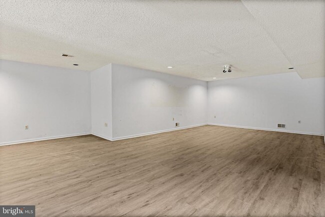 Building Photo - 12624 Golden Oak Dr