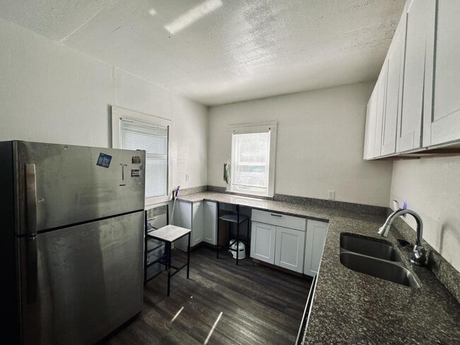 Building Photo - 11226 Ashbury Ave
