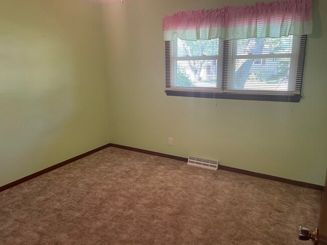 Building Photo - 4625 Candlelight Dr