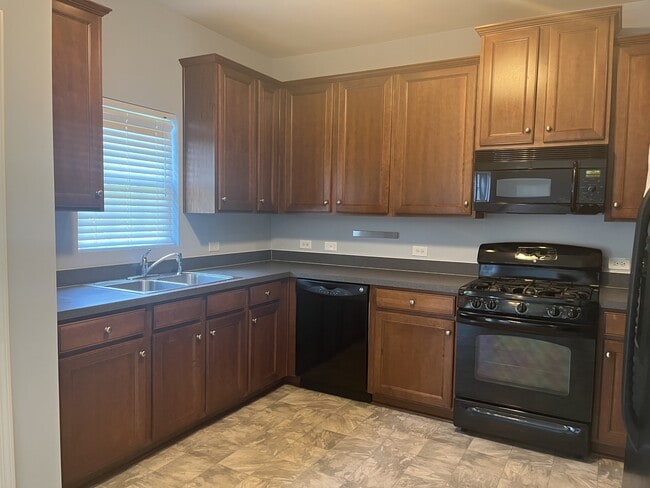 Building Photo - 292 Mayfield Dr