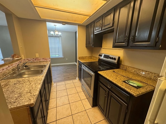 Building Photo - 2004 Greenpoint Dr