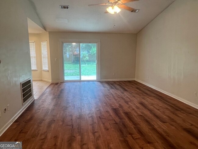 Building Photo - 205 Royal Pines Way