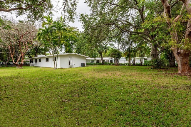 Building Photo - 12725 SW 80th Ave