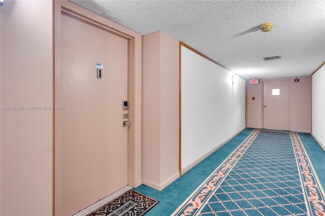Building Photo - 16100 Golf Club Rd
