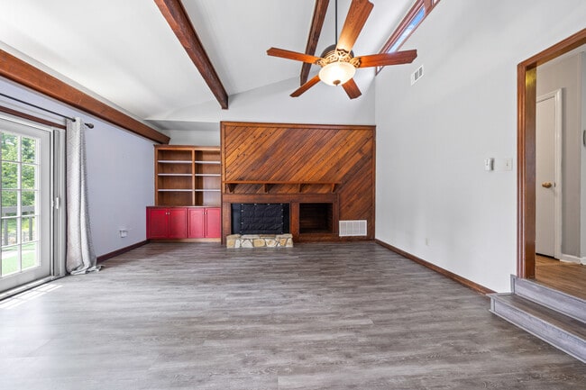 Building Photo - 210 Hillbrook Dr