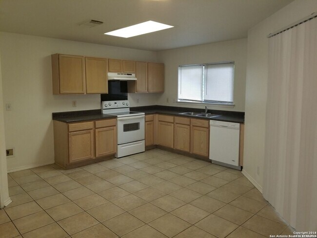 Building Photo - 3 Bedroom Home in Gated Community ***Medical Center***
