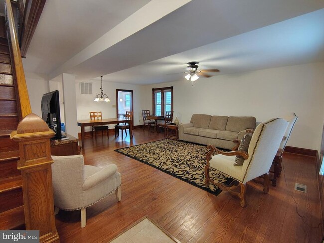 Building Photo - 518 Brunswick St